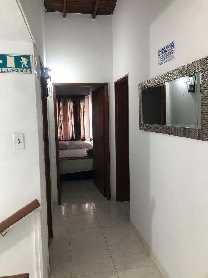 New Memphis Hostal Medellín Buitenkant foto
