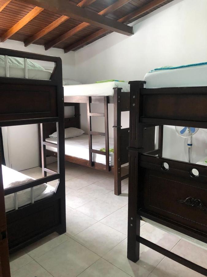 New Memphis Hostal Medellín Buitenkant foto