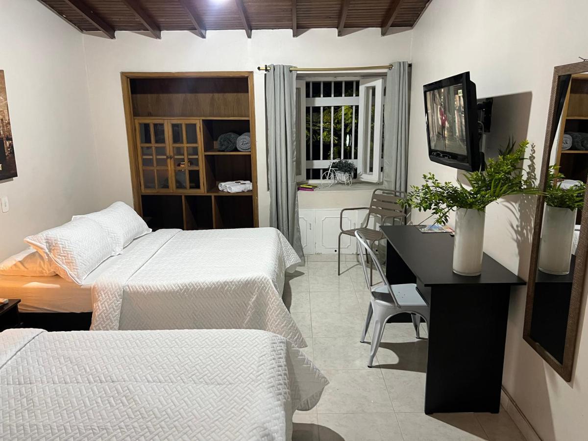 New Memphis Hostal Medellín Buitenkant foto