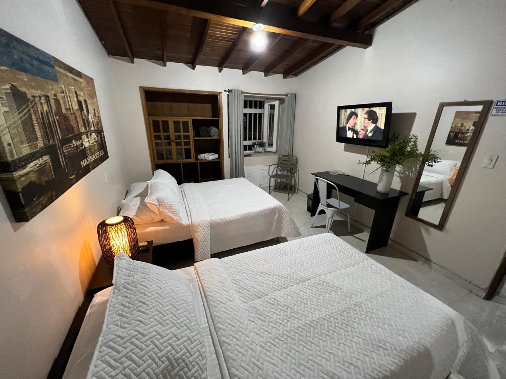 New Memphis Hostal Medellín Buitenkant foto